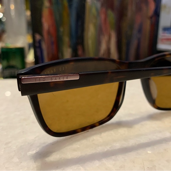 Woman’s Ted Baker sunglasses. - Picture 3 of 3